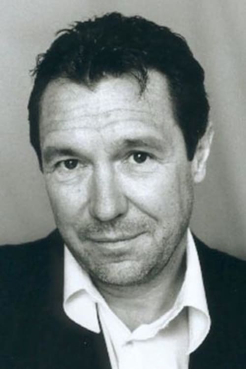 Philippe Peythieu as Pâté / Narrator (voice)