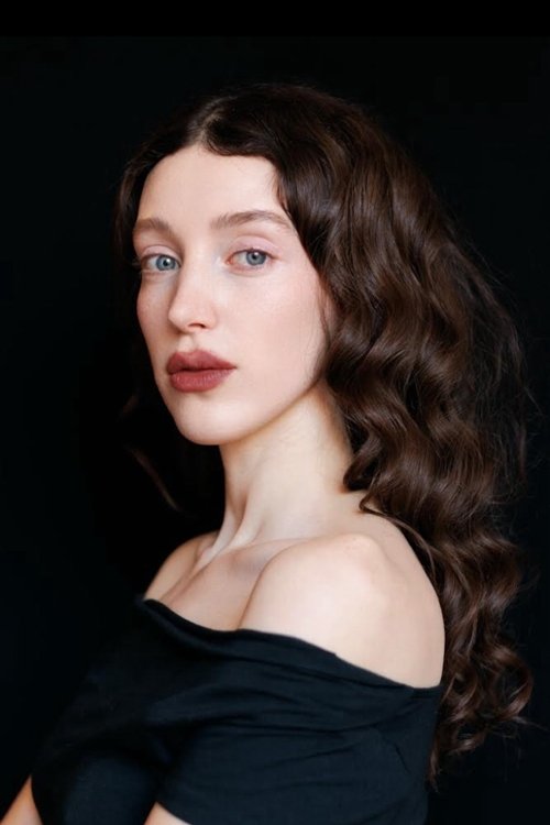 Isabelle  Phillips as Kelly