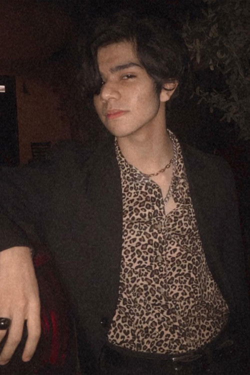 Josué Luna Medrano as Rovert Gonzalez