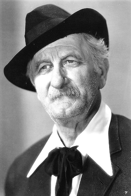 Lafe McKee as Dan Mason