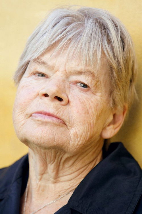 Eva Smith as Sig selv