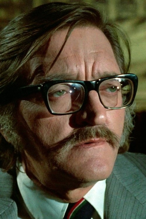 Eduardo Calvo as Lucía's Father