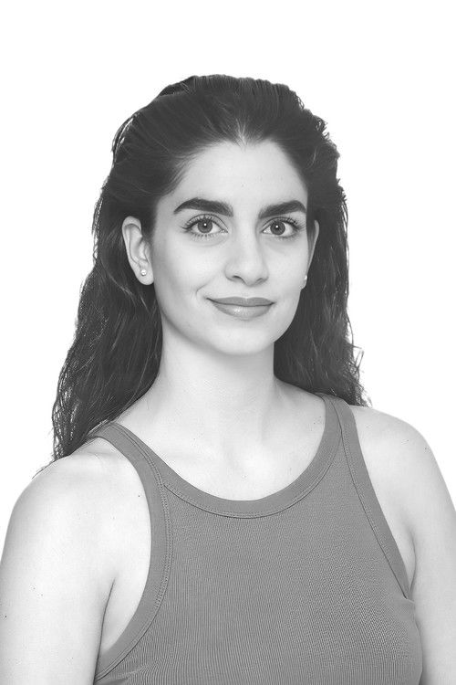 Rena Lykou as Τίνα