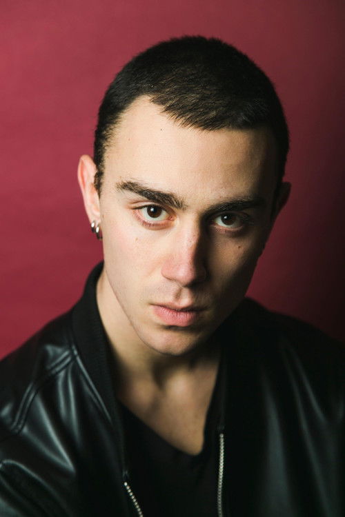 Francesco Piazza as Legolas