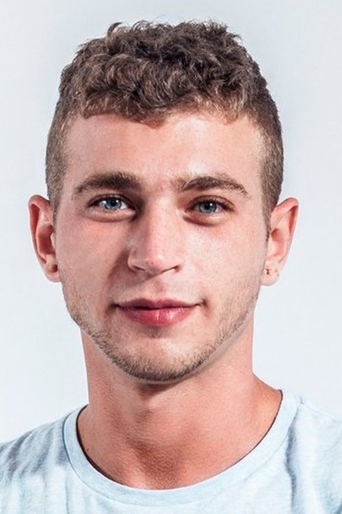 Alexander Greene as Noah