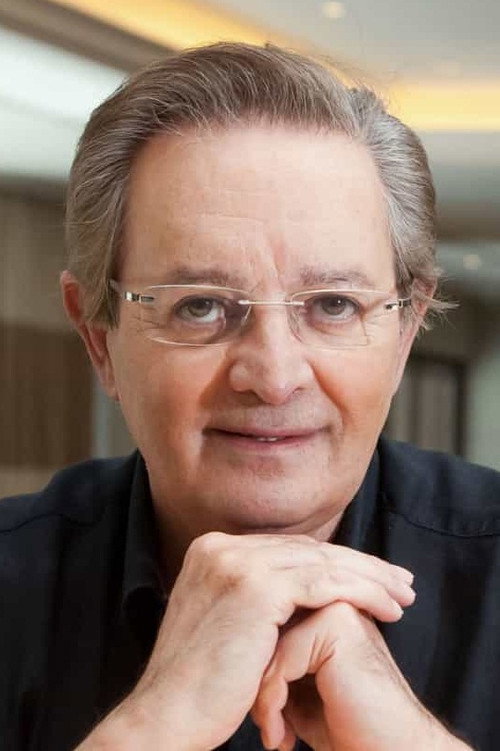 Eládio Clímaco as Host