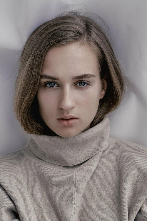 Анна Сердюк as Валентина