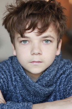 Étienne Cardin as Alex