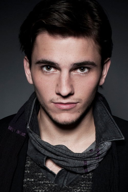 Bence Tasnádi as Lóránt