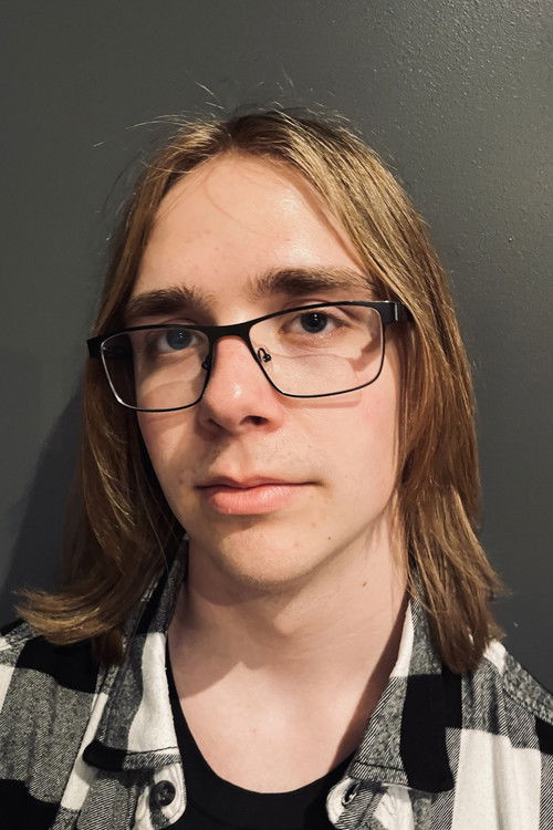 Sebastian Tru Tuominen-Pawlik as The Exhibit