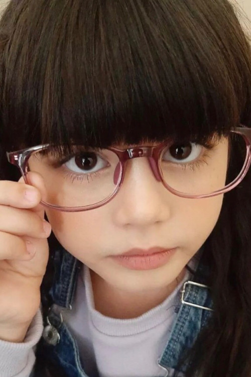 Flora Massaro as Little Sister