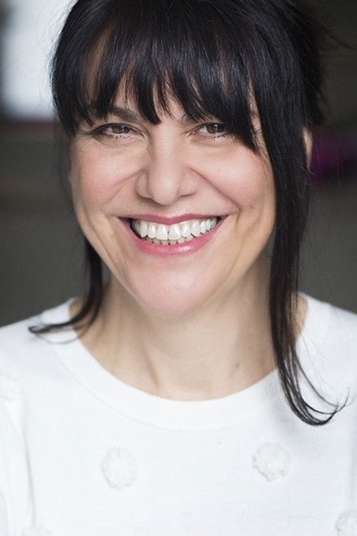 Hélène Mondoux as Une voisine