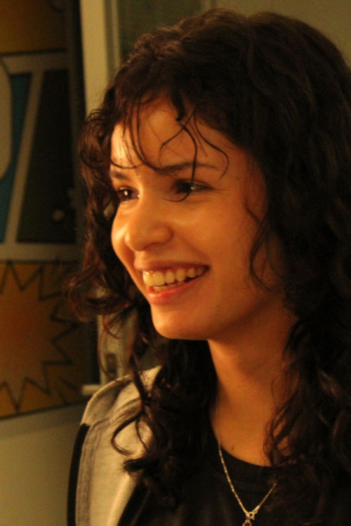 Dhiellen Sena as Nova Funcionária