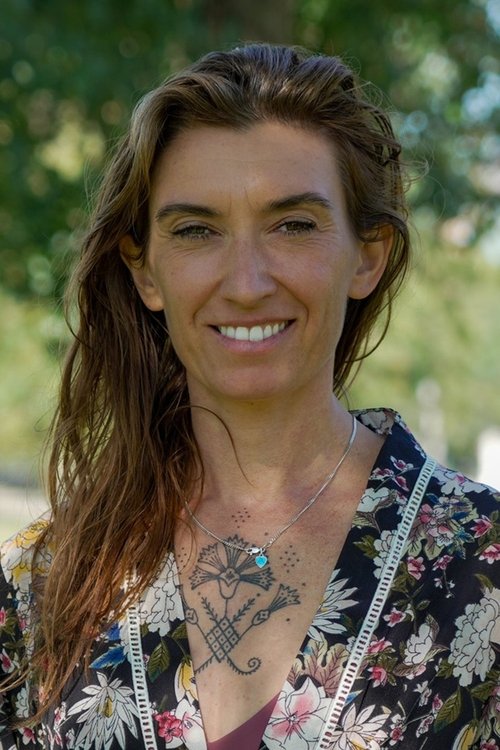 Linda Lugtenborg as Dion