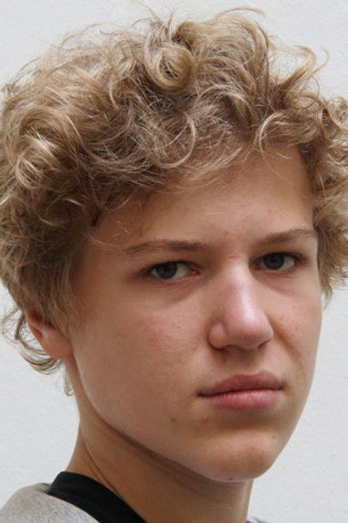 Mika Seidel as Mika Lange