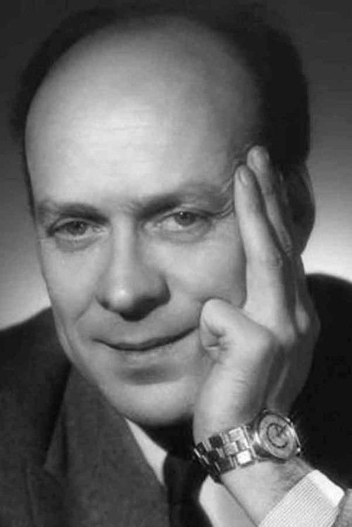 Jean Dréville as Commentator (uncredited)