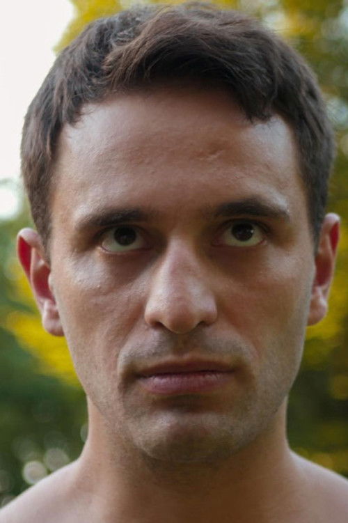 Toni Bajgora as Polizist