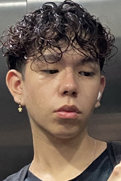 Kenzo Yoshikawa as O Apresentador