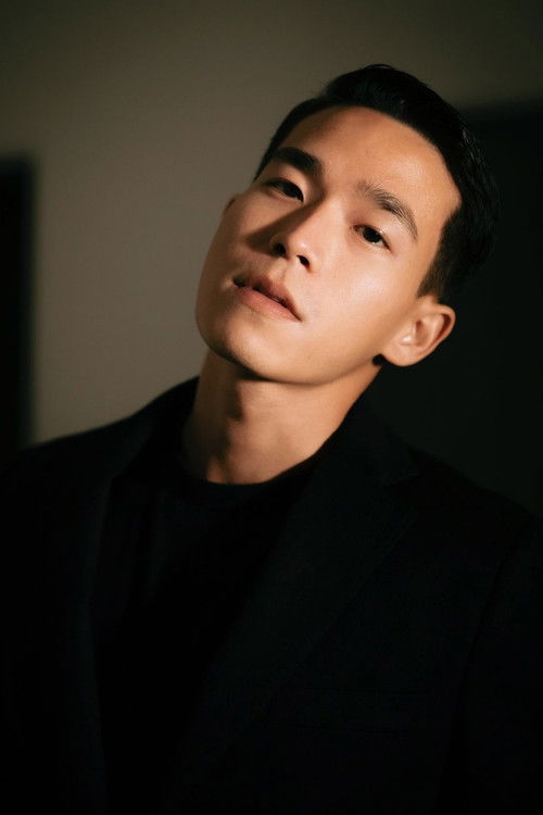 Awat Ratanapintha as Aey