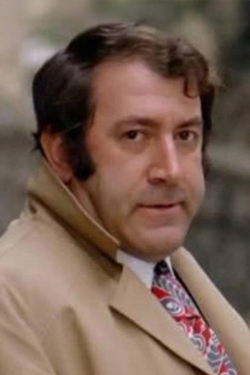 Güner Sümer as Mustafa Niyazi