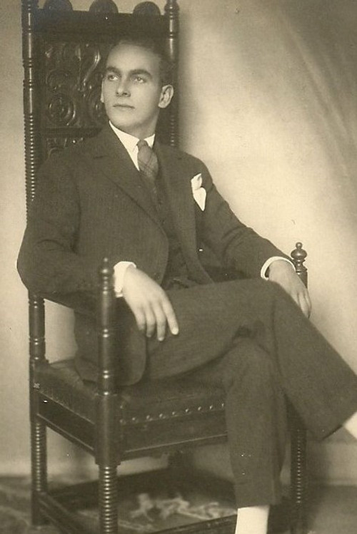 Valentin Froman as Julias Tanzpartner