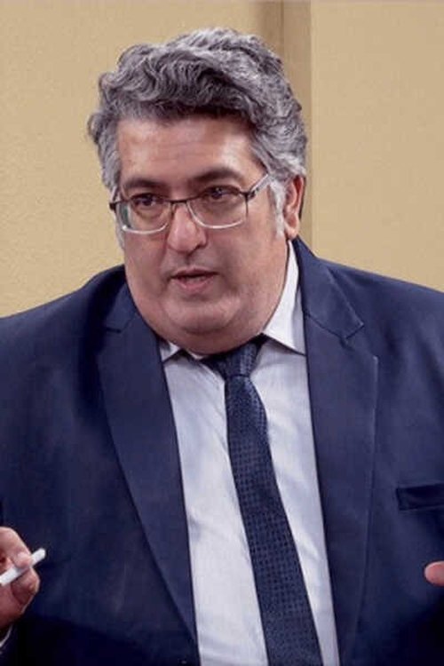 Kaizaad Kotwal as Director Kapoor