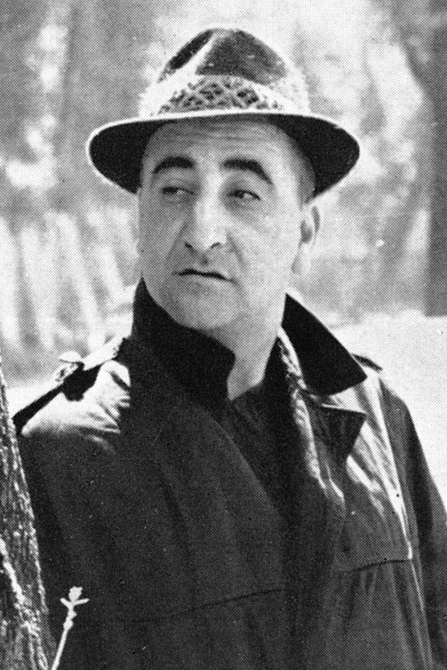 Piero Vivaldi as ragionier Mughini