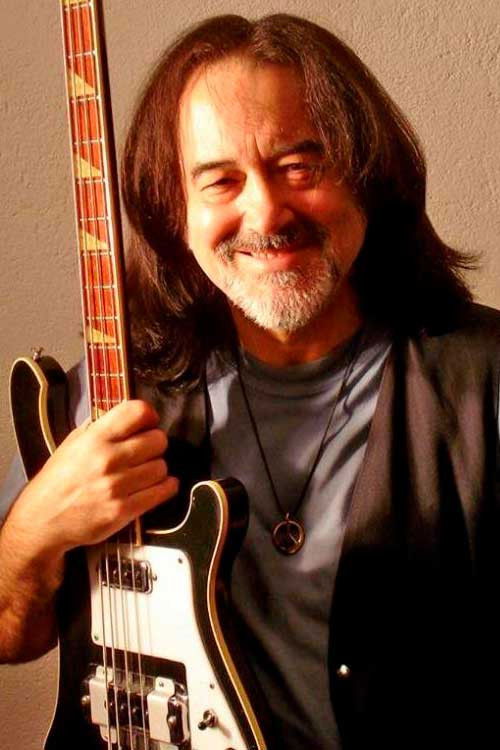 José Luis Campuzano "Sherpa" as Bajo y Voz