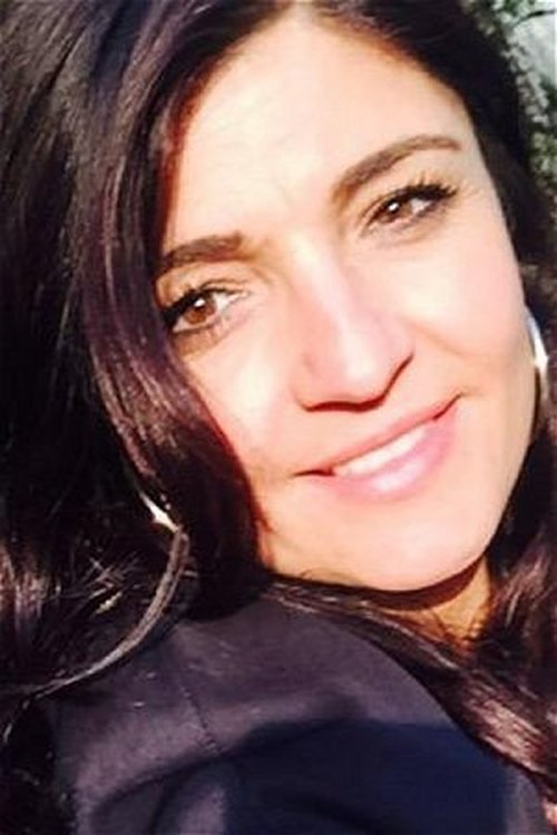 Birgül Ergin as Yasemin