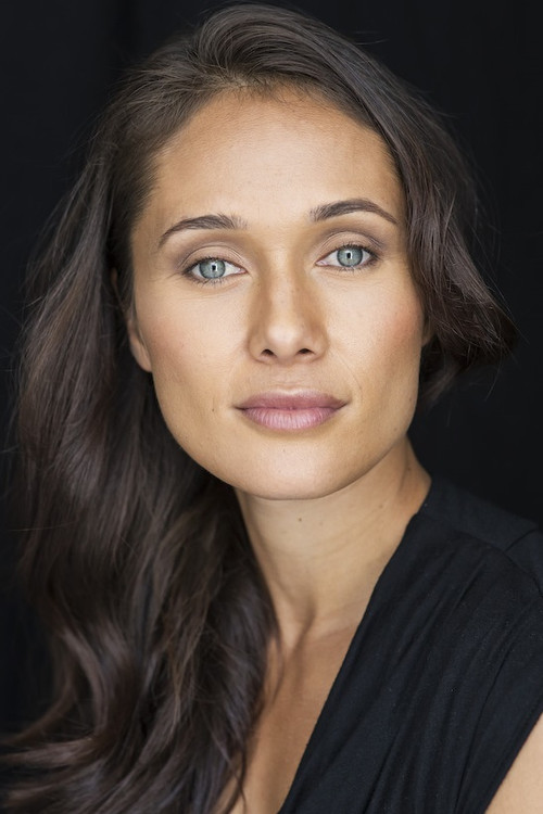 Sadelle Fe'ao as Alma