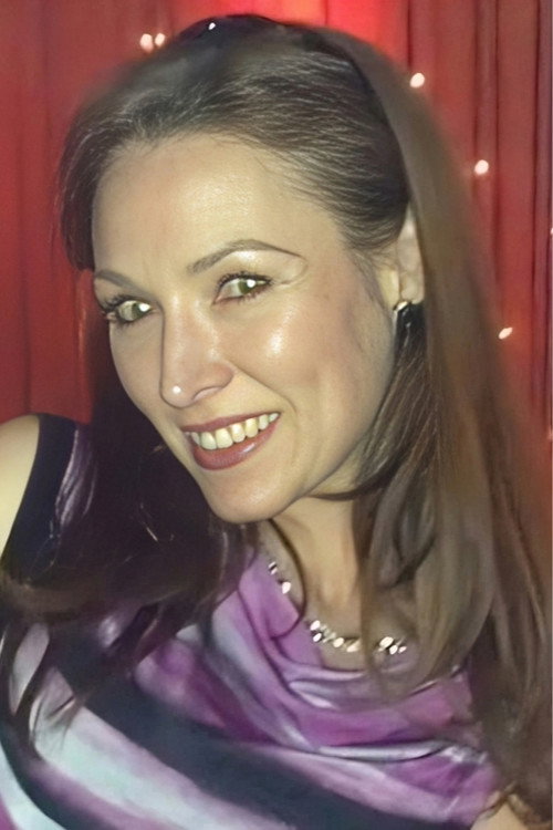 Katherine Elise Shaw as Vicki