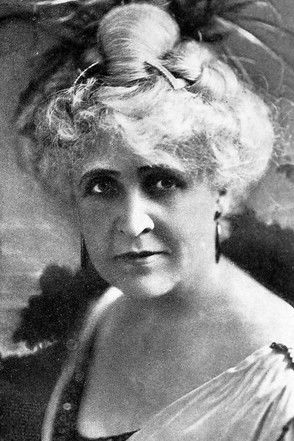 Mollie McConnell as Gwyndolynne Allenby