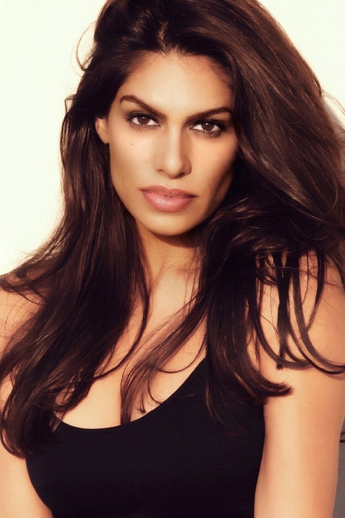 Rayna Tharani as Maria