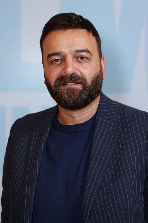 Samer Al Masri as Ezzat