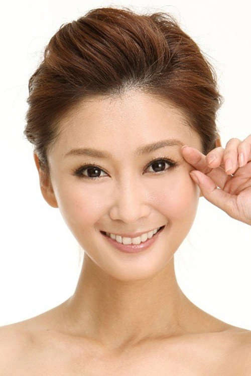 Carolyn Chen as Xiao Qing's Mother