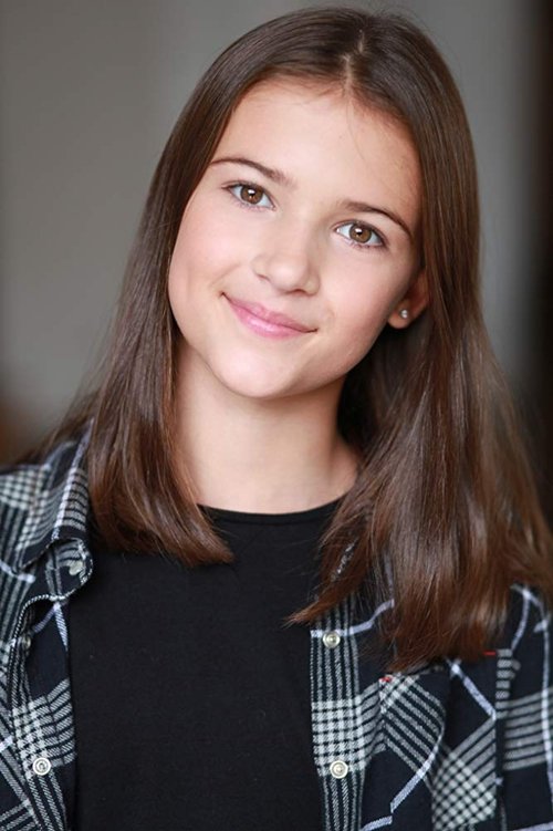 Satine Scarlett Montaz as Friend at the Phone