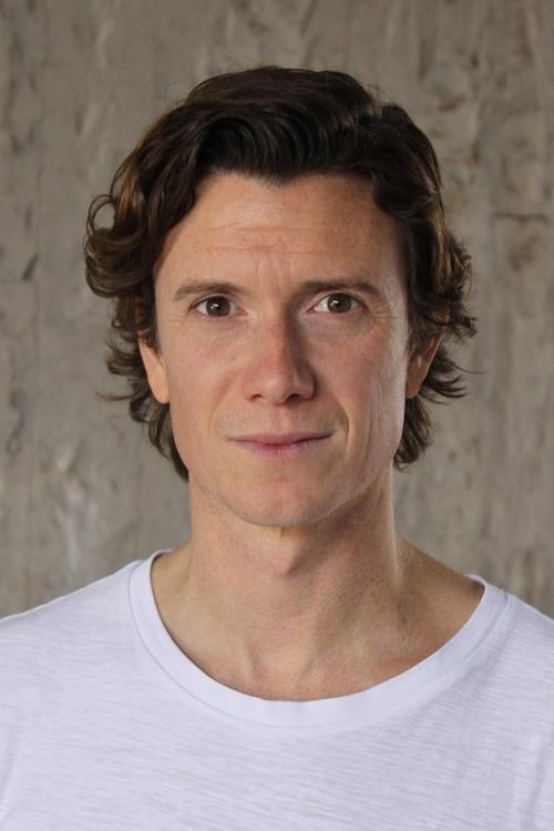 Kirk Barker as Arthur