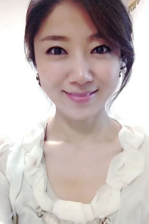 Sa Moon-young as Park Ha Neul / Female Student / Female Extra (voice)