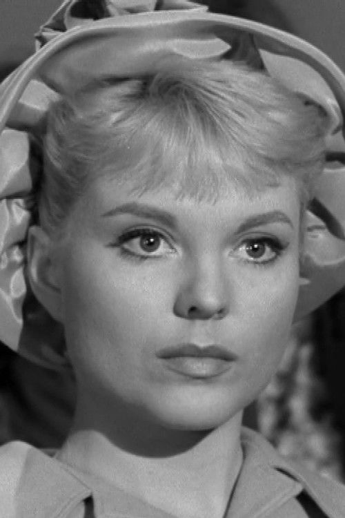 Abigail Shelton as Young Old Maid