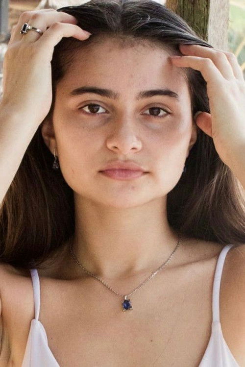 Luna Hug-Castro as Sasha