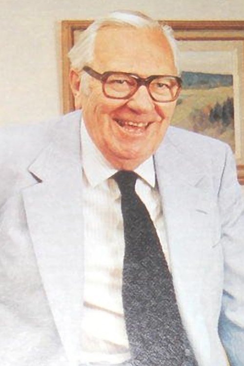 Ragnar Frisk as Man on the boat