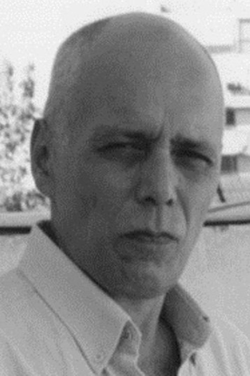 Alberto Suárez as Chiqui