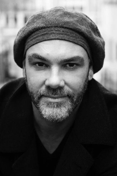 Gil do Carmo as Narrador