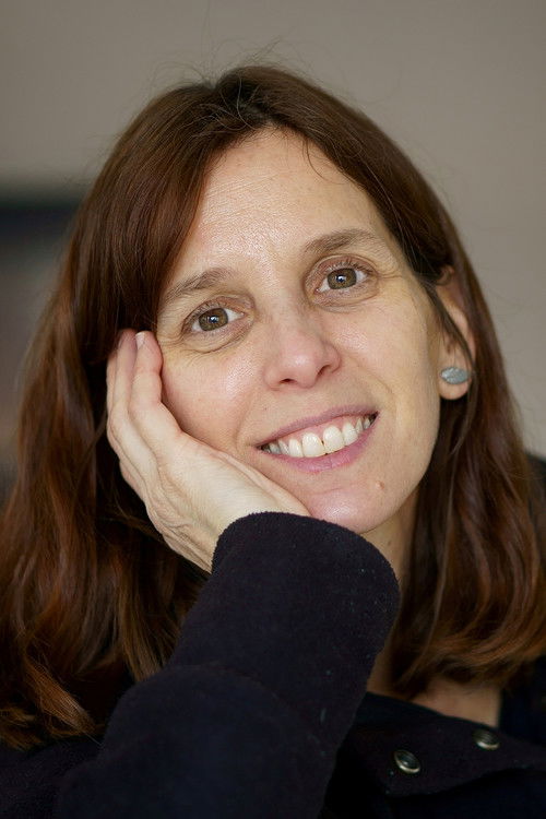 Paula Arioni as Secretaria