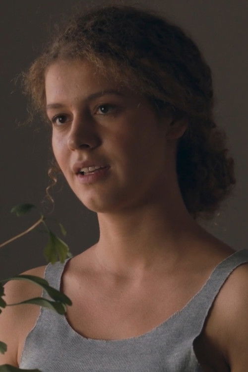 Fruzsina Czvetkó as Fruzsi