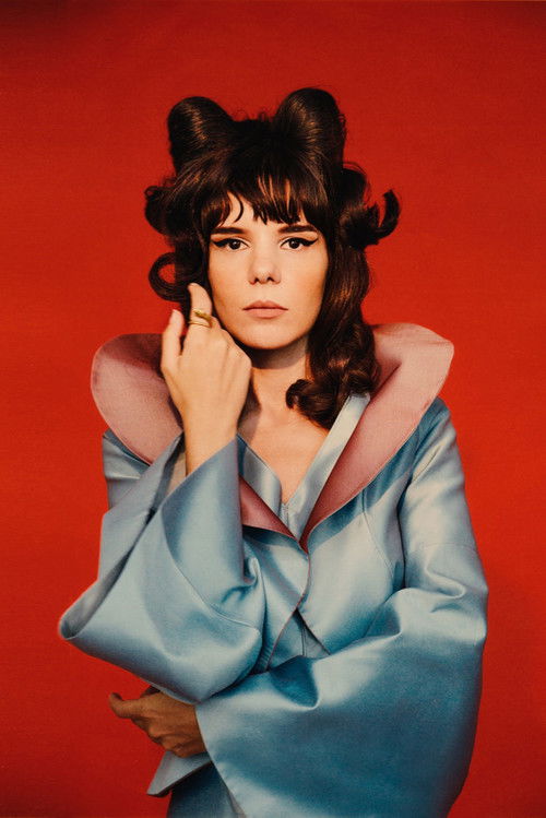 Gaye Su Akyol as Parti Solisti