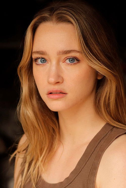 Francesca Xuereb as Roxy