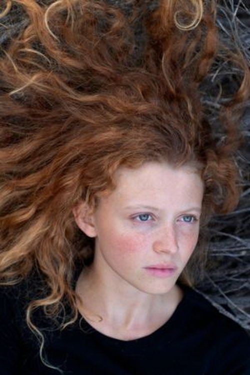 Sofia Iacuitto as Vera Giovane