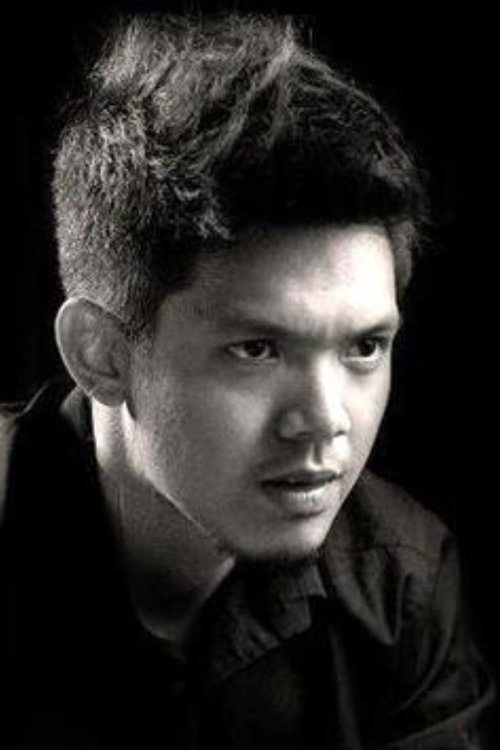 Reza Nangin as Aan