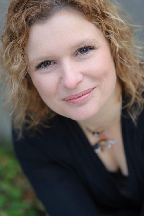 Geneviève Boivin as Cliente